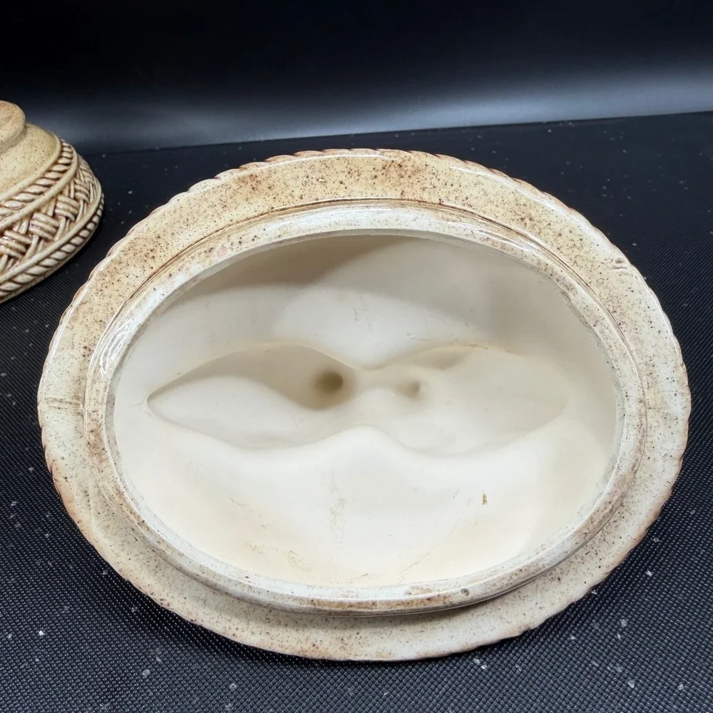 Vintage Kissing Birds Ceramic Trinket Dish Lidded Bowl Basketweave Tan Container